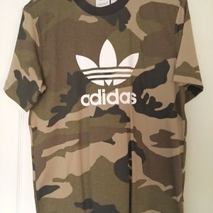 NWOT Women's Camo T-Shirt